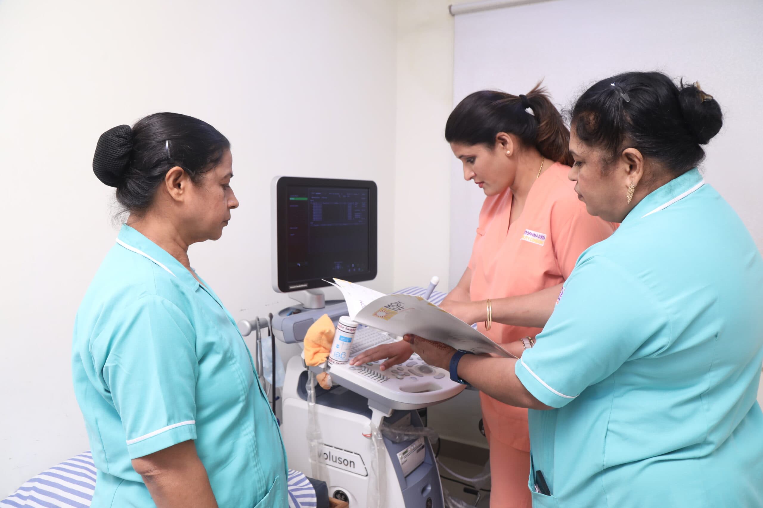 Dr. Poornima Durga consulting with a patient at MOM IVF Hyderabad